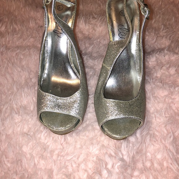 Gray glitter open toe shoes - Picture 3 of 4